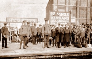 003134 - recruits on Redruth station - 26Sep1914